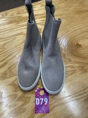 Vince Norman-B Women's 7.5 M Woodsmoke Suede Slip-On Round Toe Chelsea Boots